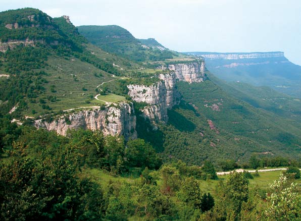 Rupit Blick Plateau El Collsacabra   Rupit : Where the eagles fly