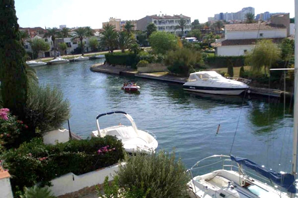 apartment in Empuriabrava for sale