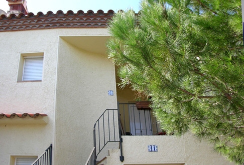 House with apartment