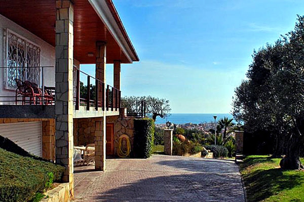 villa in Girona