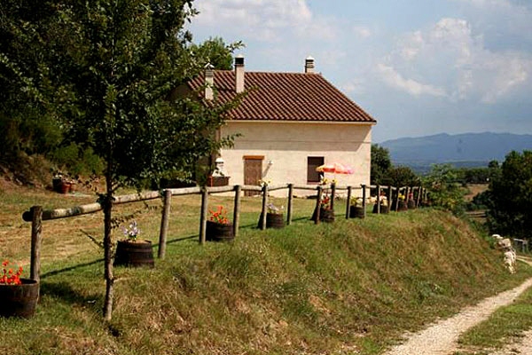 Landhaus mit Gästehaus in guter Lage und Anbindung bei Banyoles