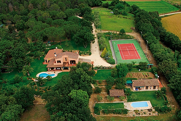 Bird's eye view of the object with a tennis court at Monells