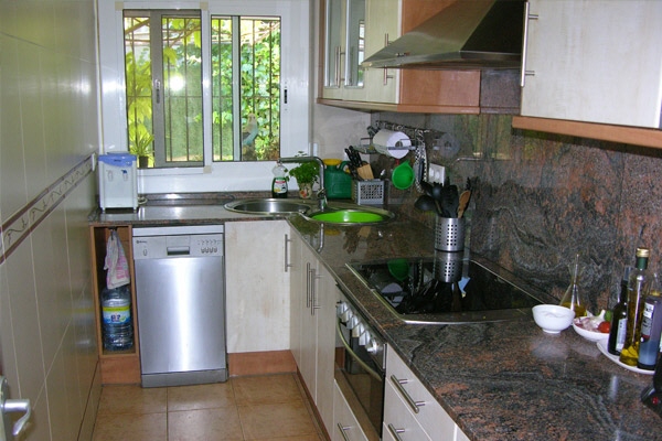 Great and ample built-in kitchen