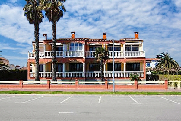 Apartment on the sea-front