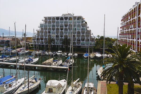 apartment in Empuriabrava for sale