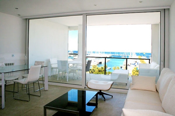 New luxury apartments with sea view in the first sea line at the marina of Roses on the Costa Brava