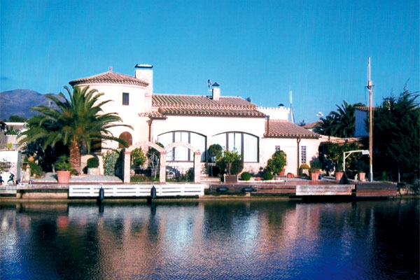villa in Roses