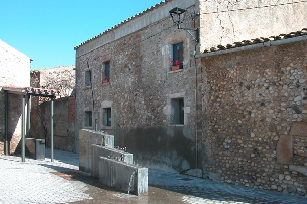 Nice Stonehouse 5 km from the nice beaches of Sant Pere Pescador