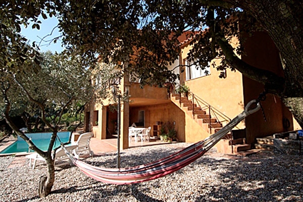 Fantastic new building with large garden in Begur