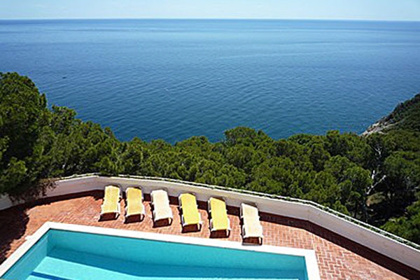 Exlusive 4-unit property, with a first-line sea view of the blue Mediterranean Sea, near Sa Tuna , Begur