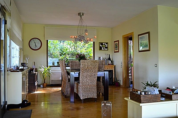 Bright living area with acces to the terrace