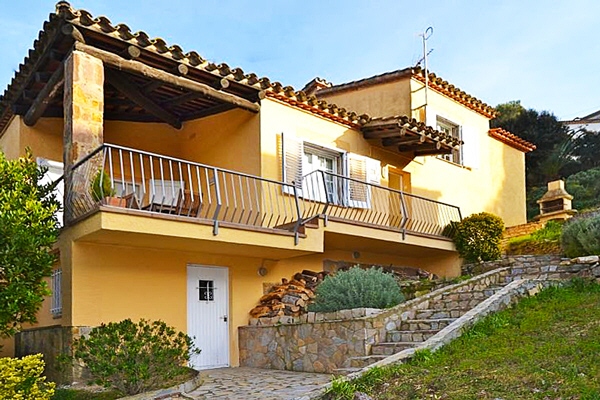 Detached house near the center of Begur