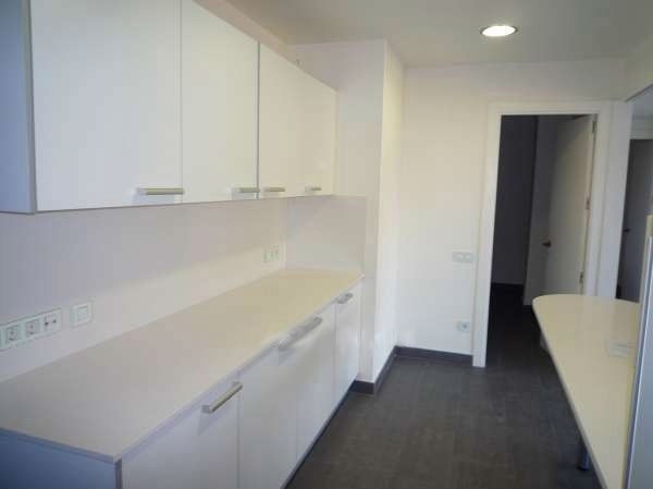 White kitchen 