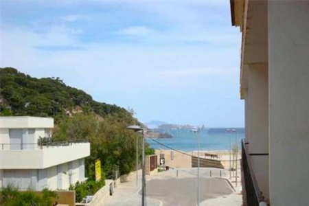 Refurbished apartment near the beach in Begur