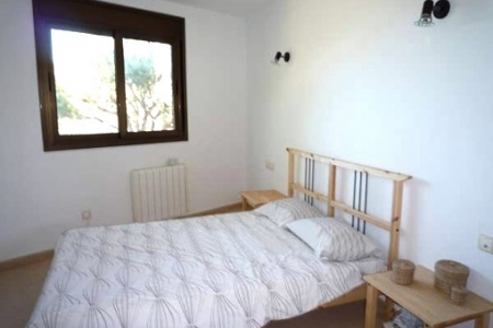 One of the 4 bright bedrooms