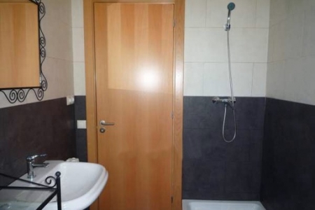 One of the 2 quality bathrooms
