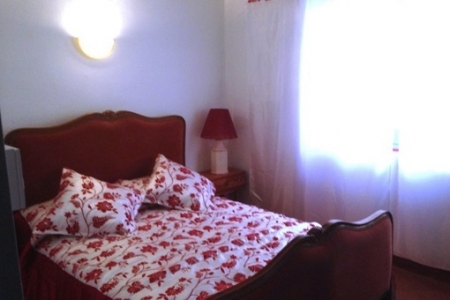 Apartment-Bedroom-Roses