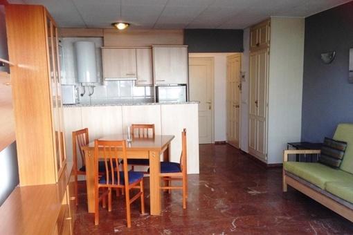 Combinated living and dining room with view to the open kitchen